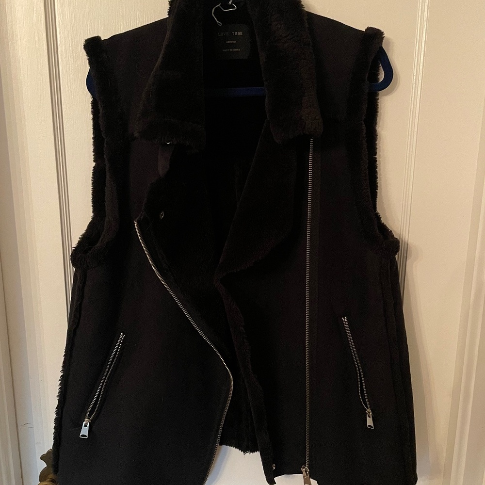 Love Tree Black Faux Fur Vest • Size M • Cozy Statement Layering